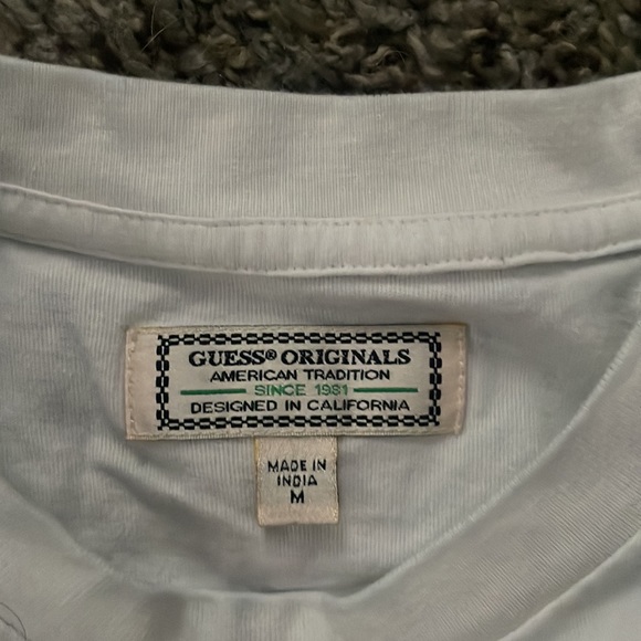 Guess T-Shirt - Picture 2 of 3